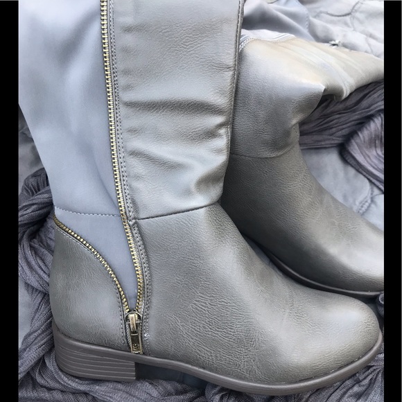 ☑️ NEW GREY BOOTS ☑️ - Picture 2 of 7